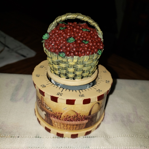 Beautiful Country Kitchen Berry Basket Timer - Picture 3 of 5
